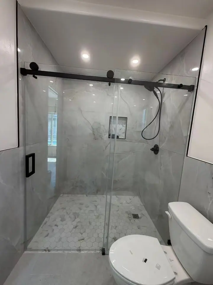 Extra-wide, extra-tall single slider installed by Merlord