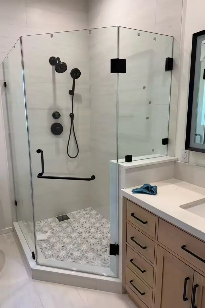 Neo-angle shower with half wall installed by Merlord