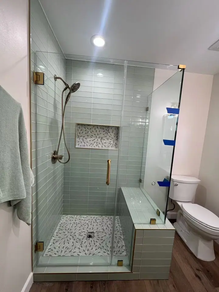 L-shaped corner enclosure installed by Merlord