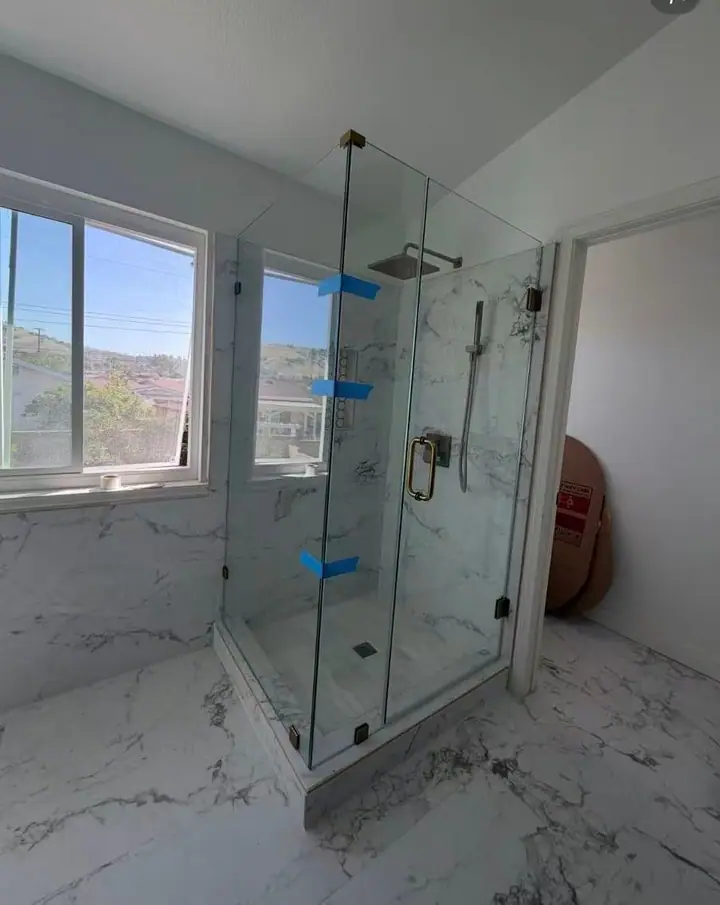 L-shaped enclosure with hinged door installed by Merlord