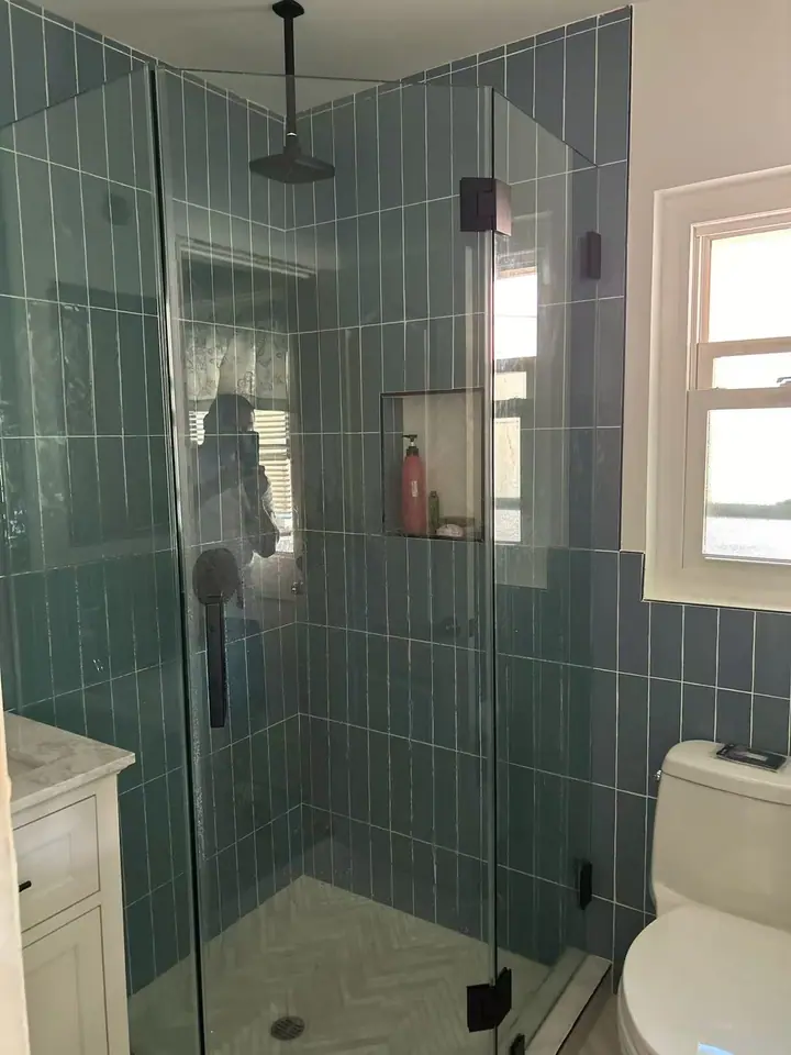 Neo-angle shower with green tile installed by Merlord