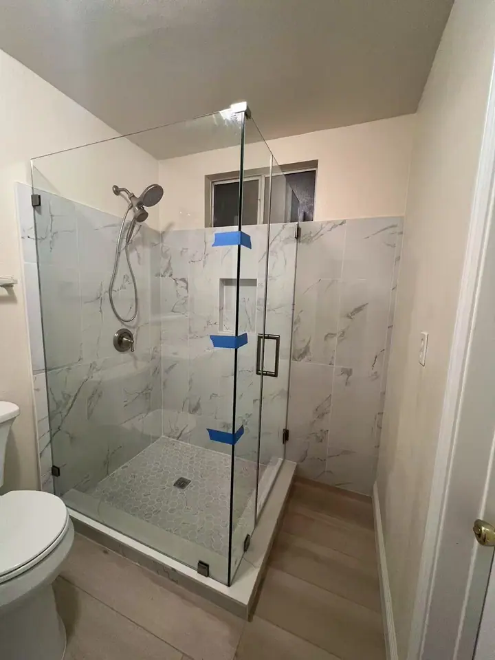 Corner enclosure with hinged door installed by Merlord