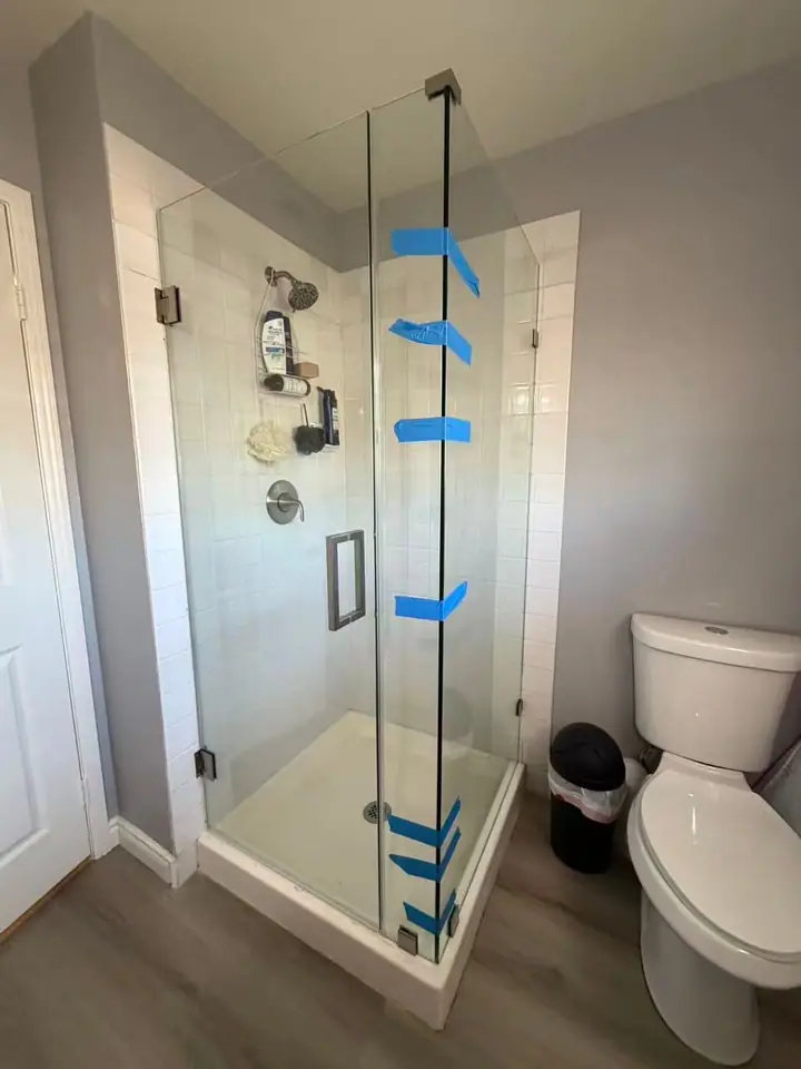 Corner hinged door installed by Merlord